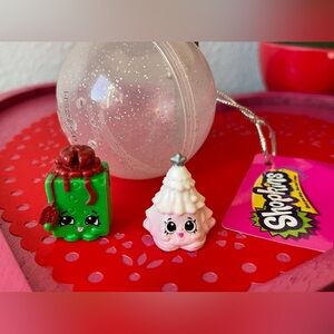 Shopkins Season 6 Christmas Blind Bag Ornament Teresa tree Chrissy Present